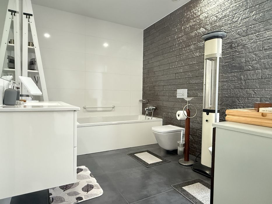 Villa V4 Bemposta Nova com piscina e garagem