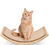 Leżak ścienny dla kotów z matą do drapania