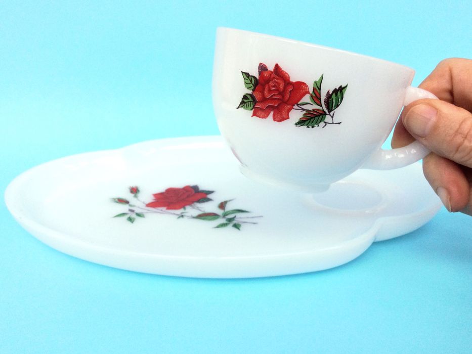 Vintage "Snack Set" | Chávena & Prato | Vidro Opaco | Padrão de Rosas