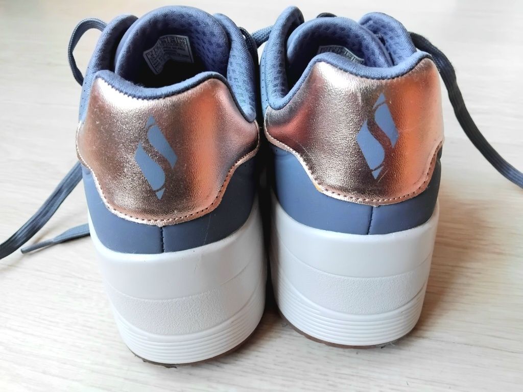 Skechers Uno t39