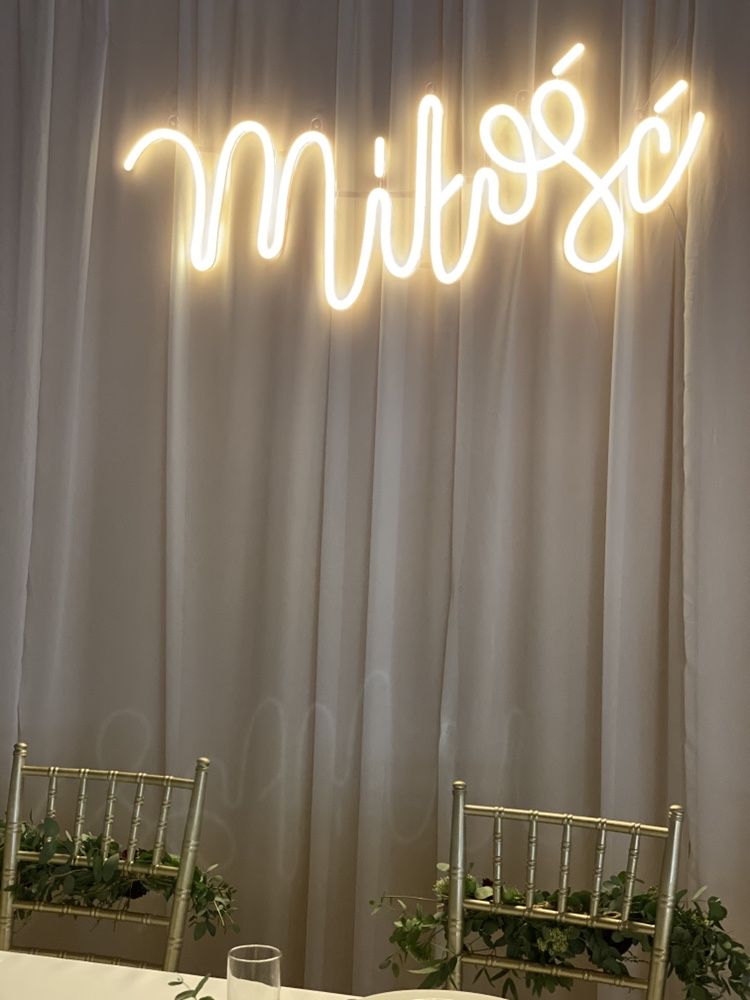 Napis neon Miłość wynajem wysyłka