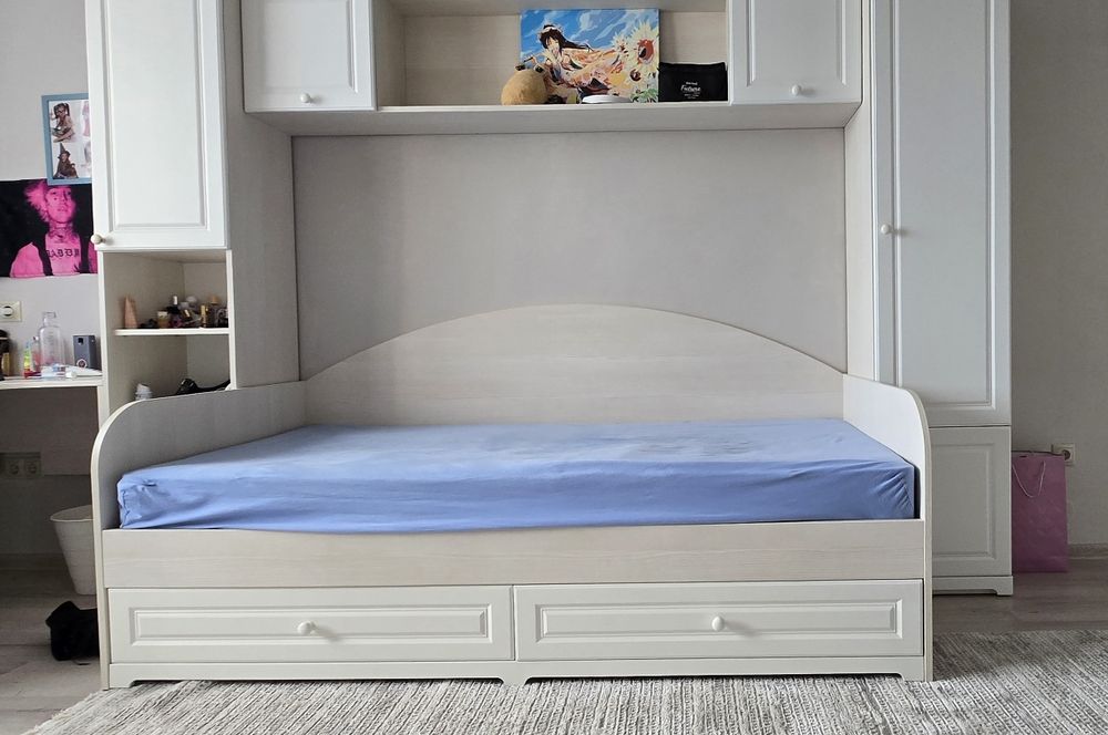 Кровать с пеналами