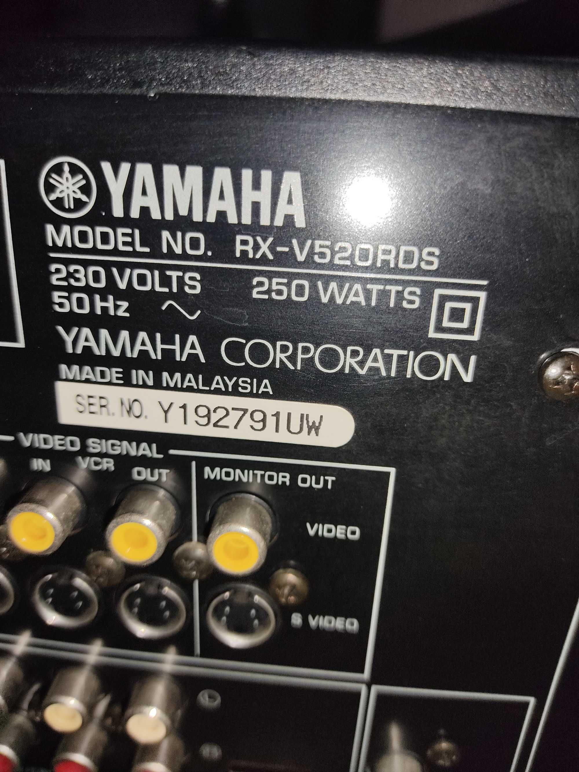 Amplificador Yamaha RX-V520RDS e 
5 Colunas