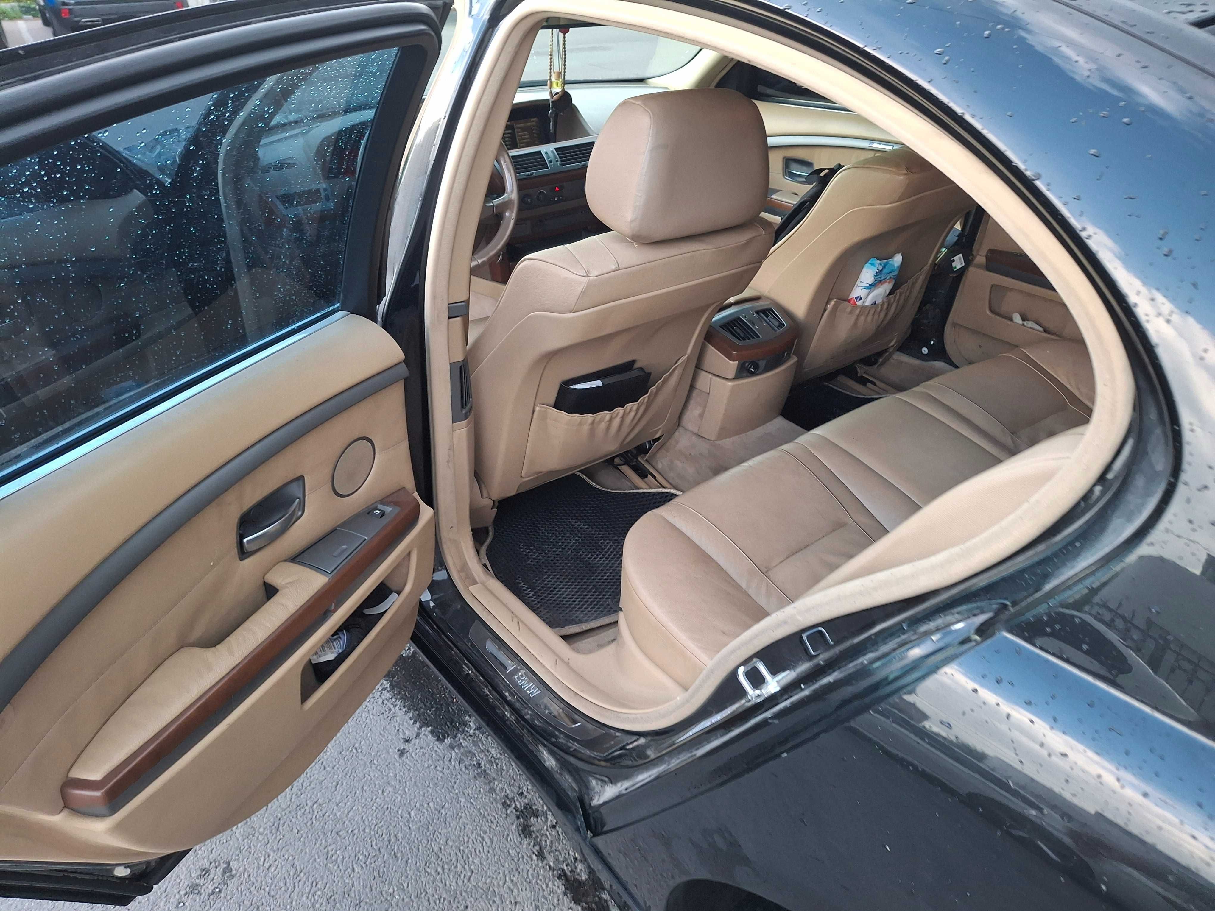 Автомобіль бмв е 65