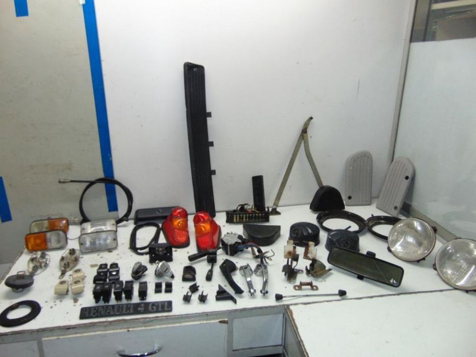 Renault 4L tenho todas as peças para este carro