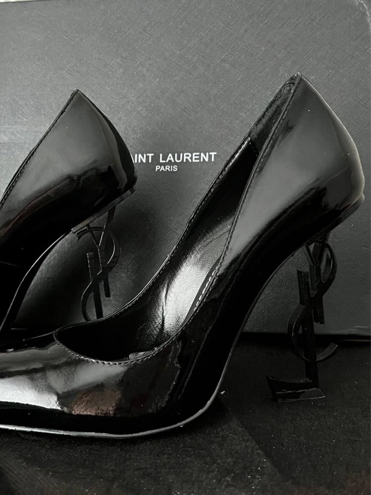 Жіночі туфлі Saint Laurent лакова шкіра