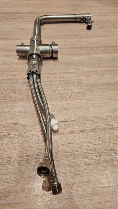 Kran kuchenny z dodatkowym kranikiem do wody filtrowanej