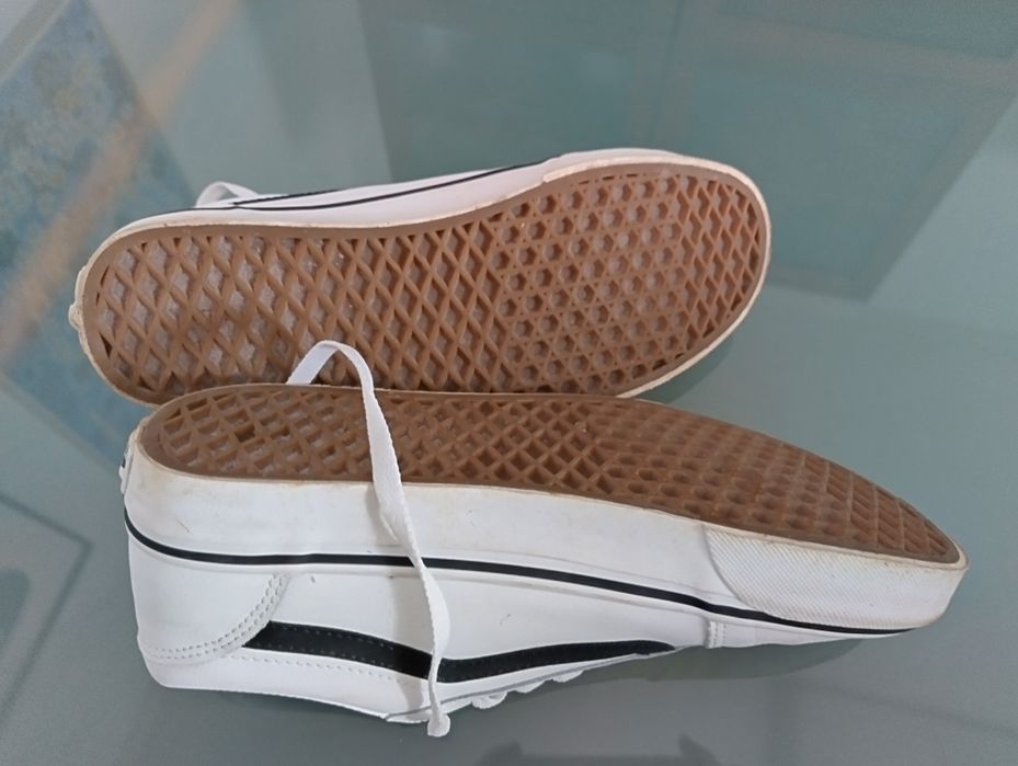 Sapatos Vans 42 (praticamente novos)