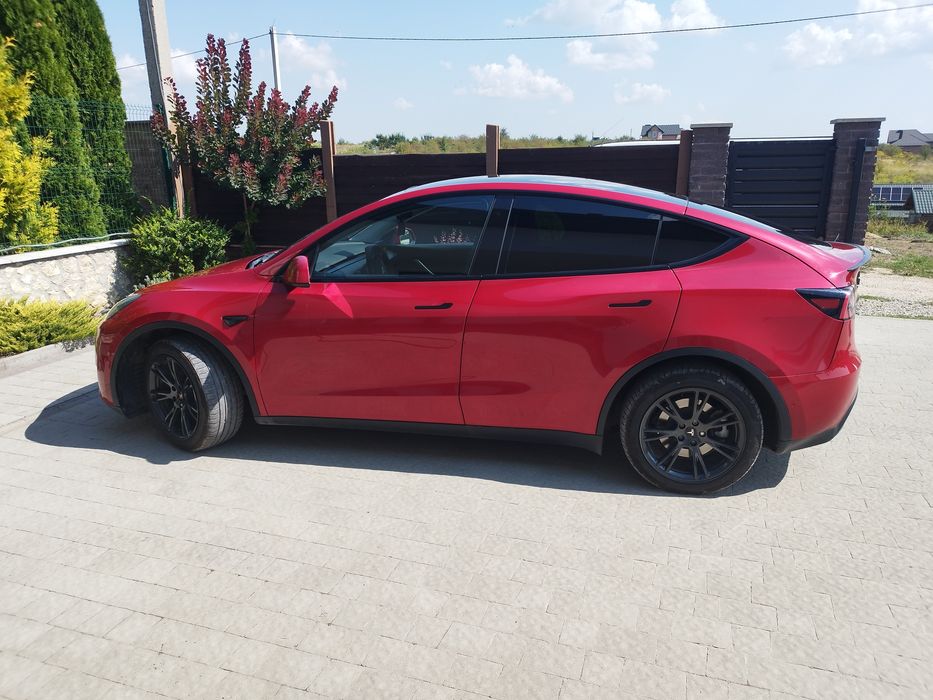 Tesla model Y 2021р long range