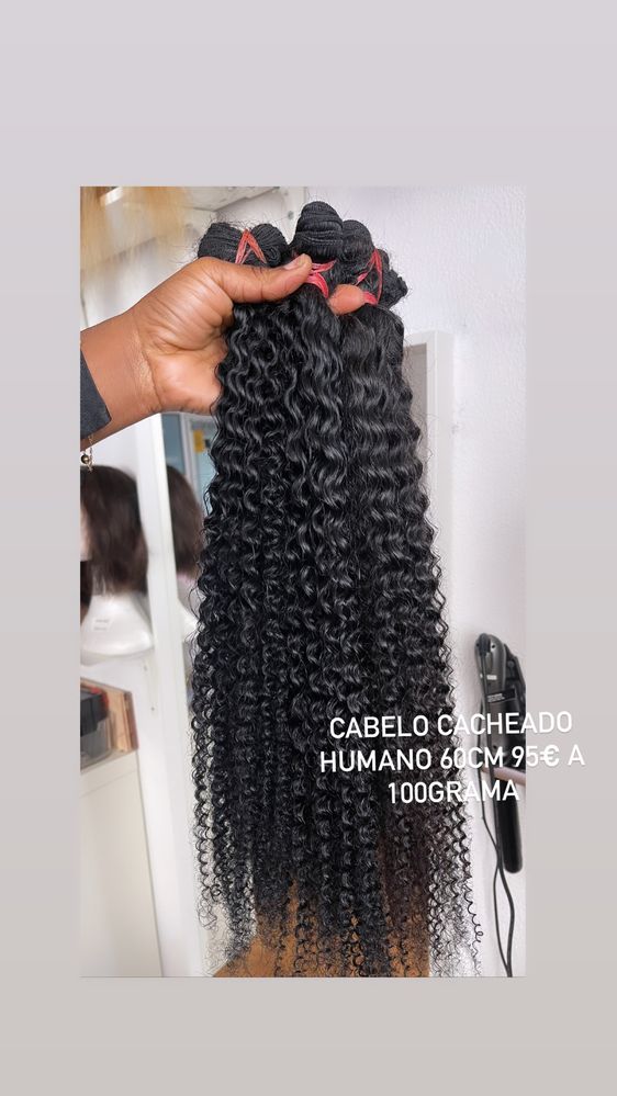 Cabelo cacheado humano