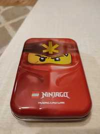 Puszka na karty Ninjago, czerwona