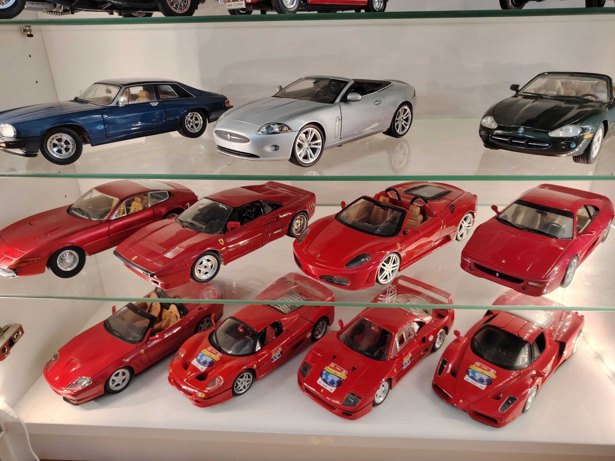 Lote de miniaturas 1/18 (Ferrari, Mercedes, BMW, Jaguar, Porsche, etc)