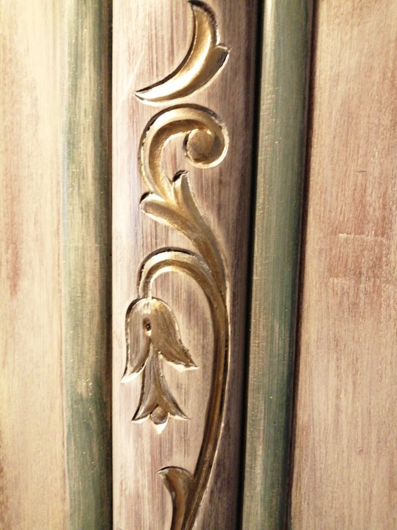 Szafa art deco po renowacji