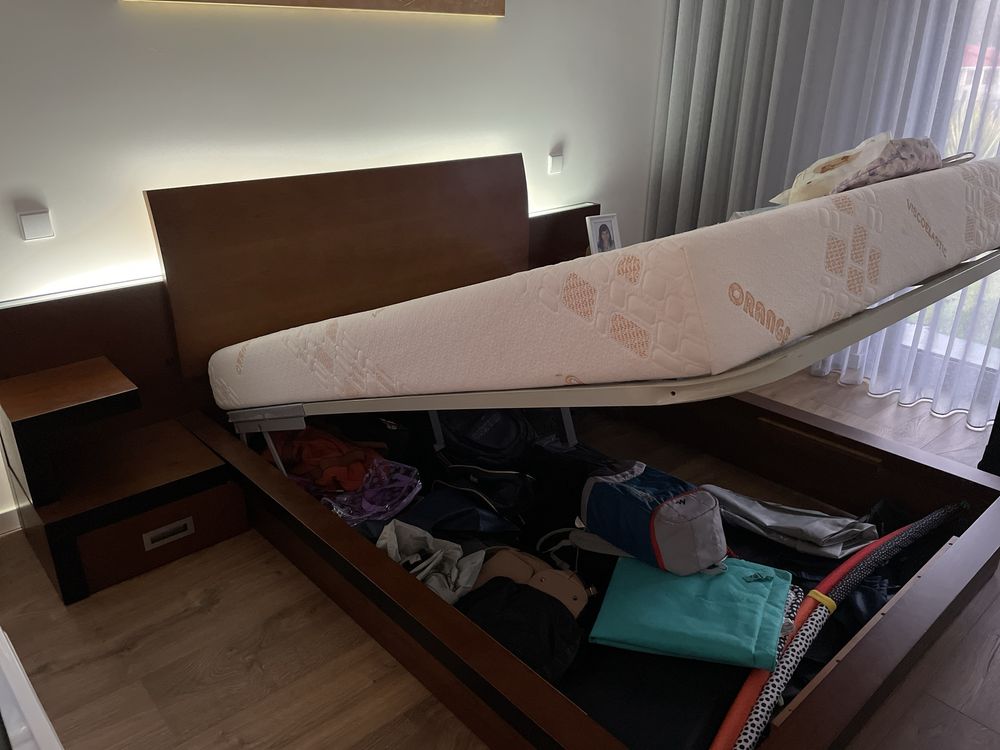 Mobilia com cama de casal