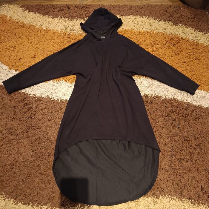 Sukienka asymetryczna, bluza ze skrzydłami, kieszenie