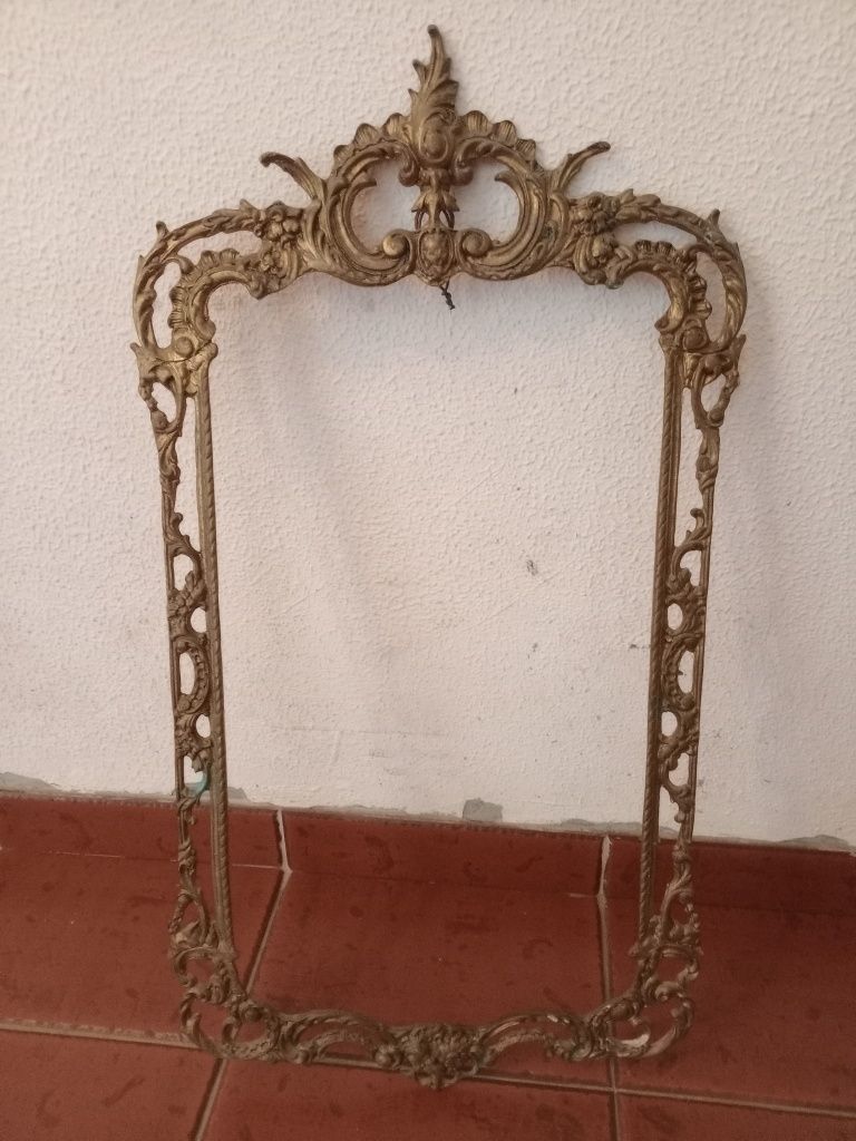 Moldura de metal