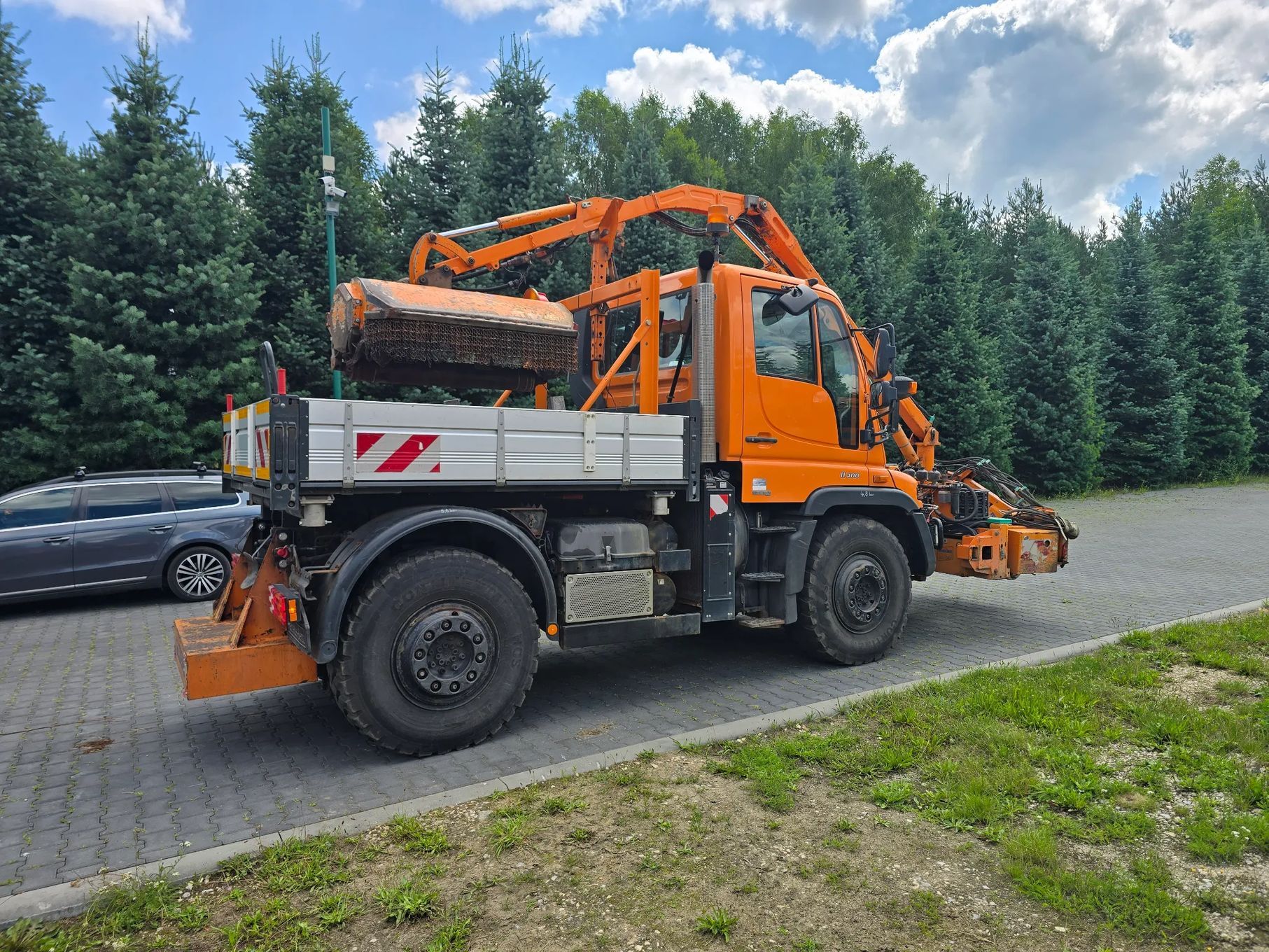 Unimog U400  Unimog U400 z kosiarkami mulag MKM700 euro 5 specjalny