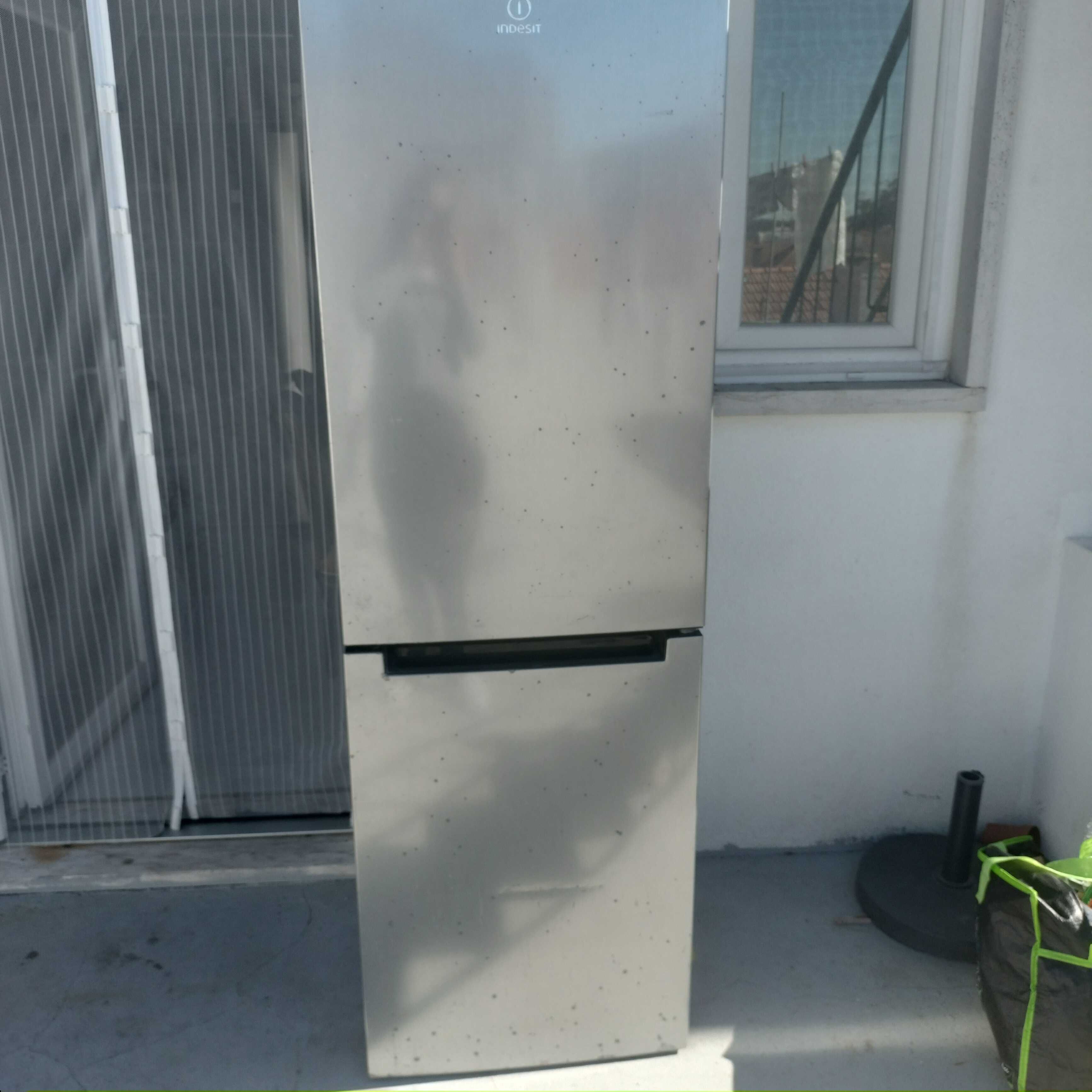 Frigorífico combinado Indesit a funcionar