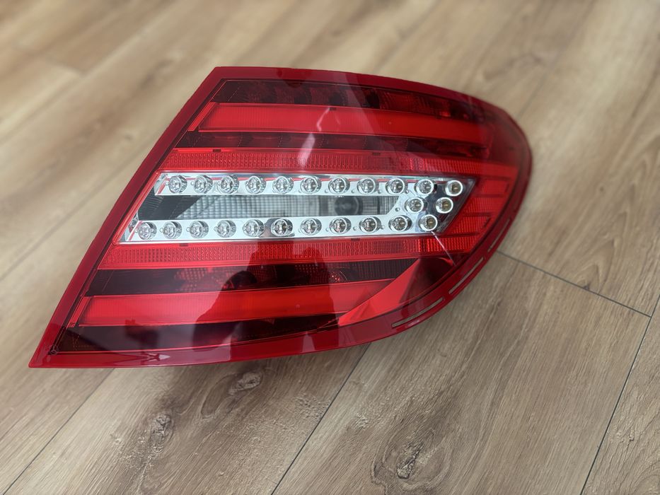 Prawa Lewa lampa led tylna USA w204 c klasa lift 2011 - 2014