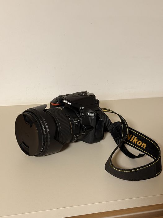 Nikon D5600 + Sigma 17-50mm f/2.8 + YYongnuo YN685 - zestaw