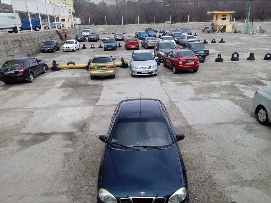 Автостоянка, парковка в центре города