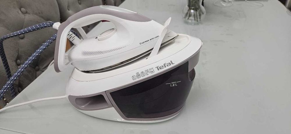Ferro com Caldeira Tefal Express Anti-Calc 2800W - SV8011E0