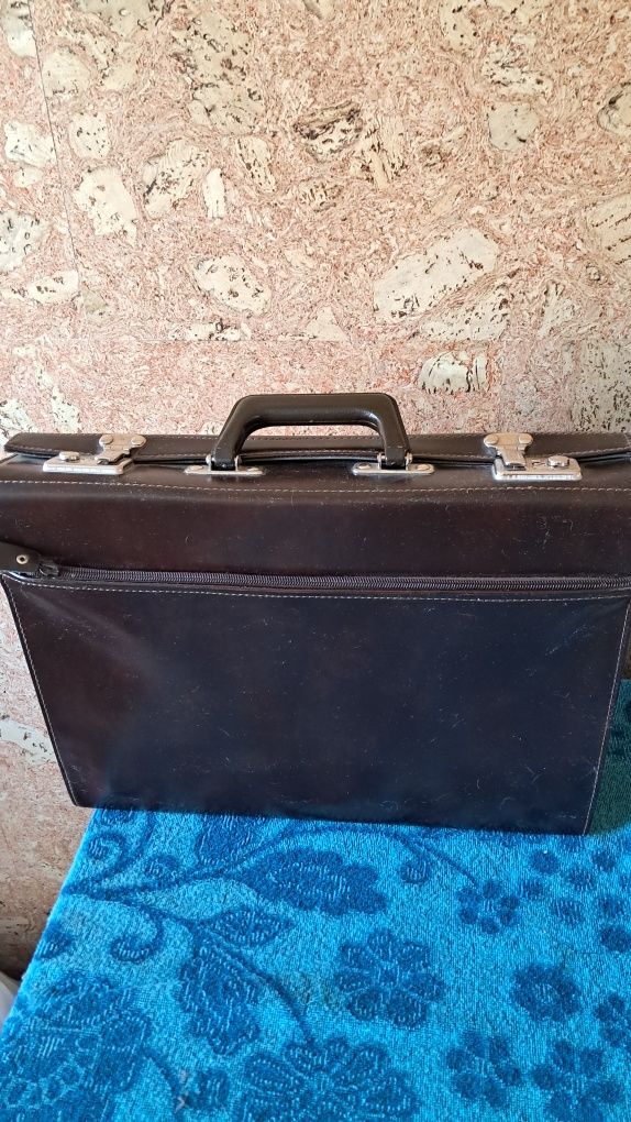 дипломат для документів