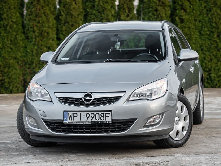 Astra J rok 2012 z silnikiem diesla 1.7 CDTI o mocy 110 
Astra J rok 2