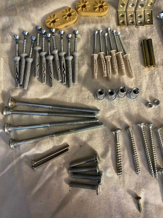 Kołki rozporowe,wkręty,