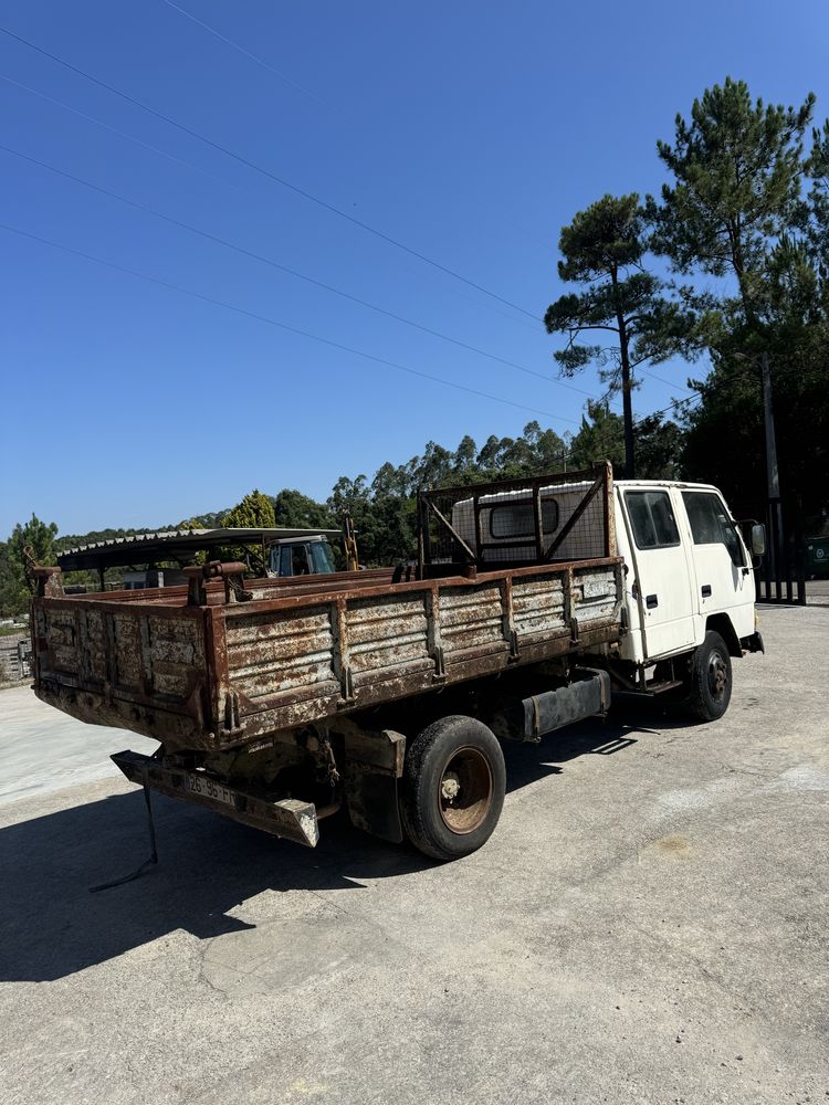 Mitsubishi canter tribasculante 140 mil quilometros