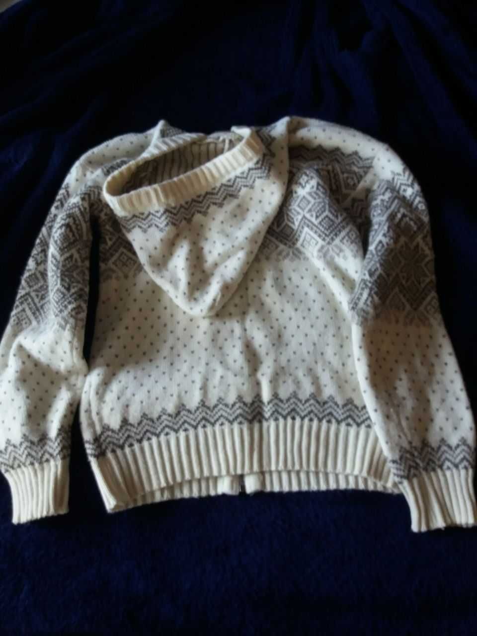 Шерстяний светр жіночий