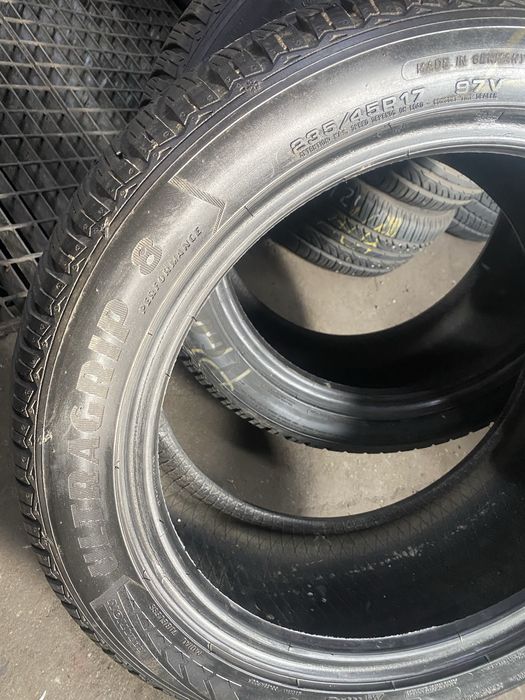 Opony zimowe para 235/45R17 Goodyear Ultragrip 8 97V 14r.6.2mm
