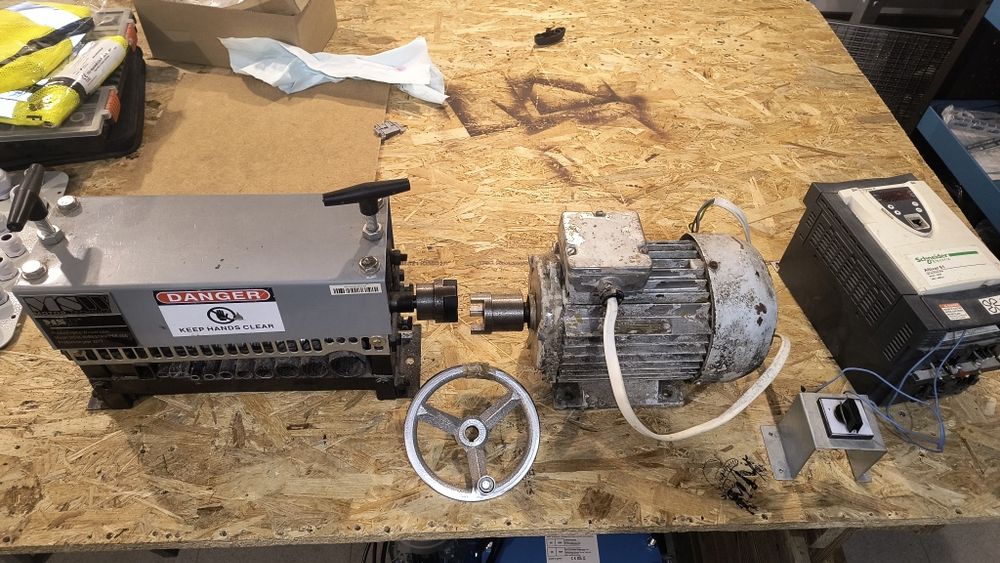 Korowarka do kabli odizolowywacz falownik silnik