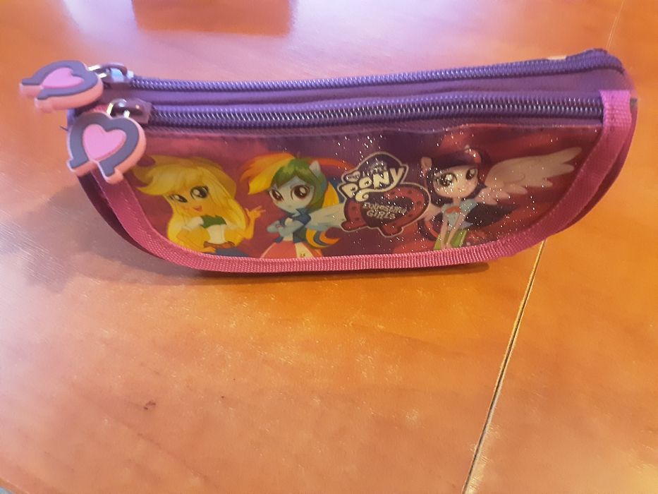 Piórnik dla dziewczynki.