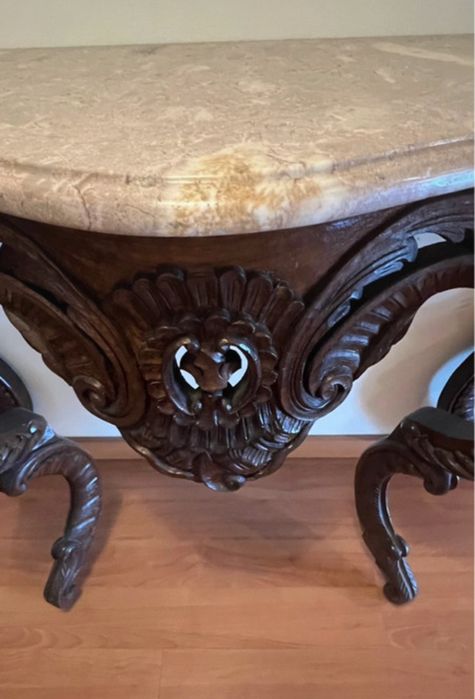 Credência Antiga com Tampo de Mármore – Peça de Requinte