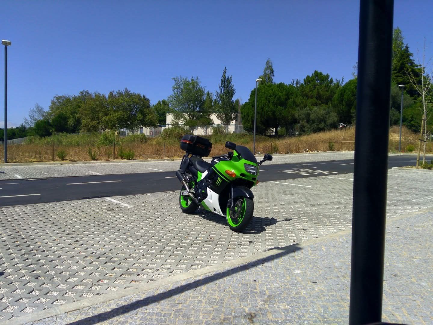 Kawasaki zzr 600