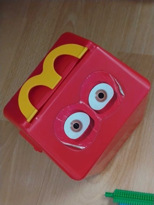 Klocki konstrukcyjne + pudełko z McDonald's