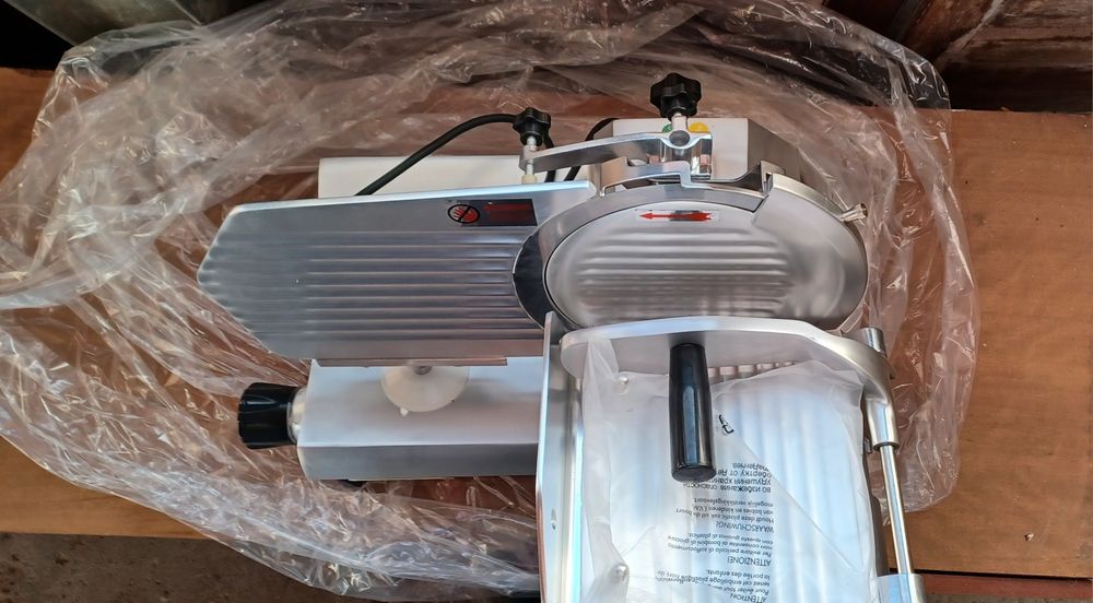 Vendo fiambreira nova