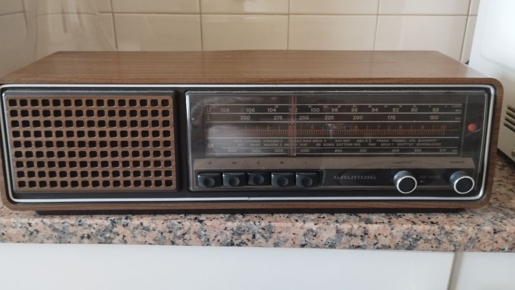Rádio antigo Grundig