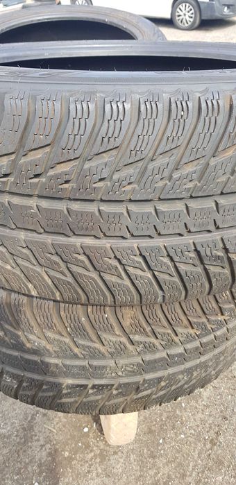 Opony Nokian 4x285/40 R21.
