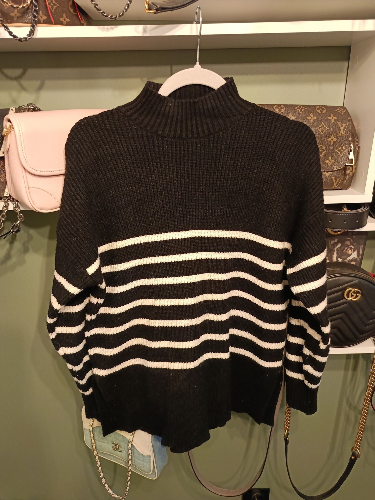 Sweter w paski marki dunnes