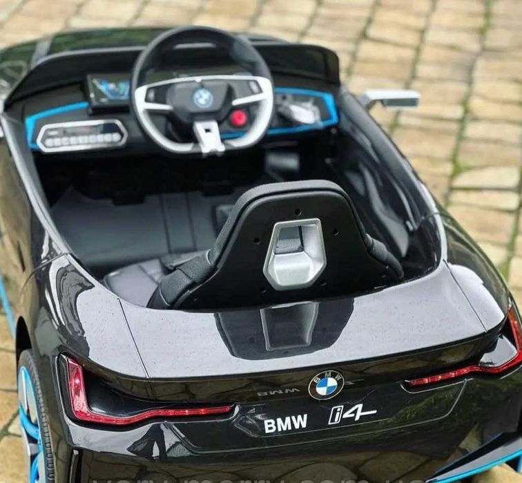 Pojazd Na Akumulator BMW I4 z napędem 4x4