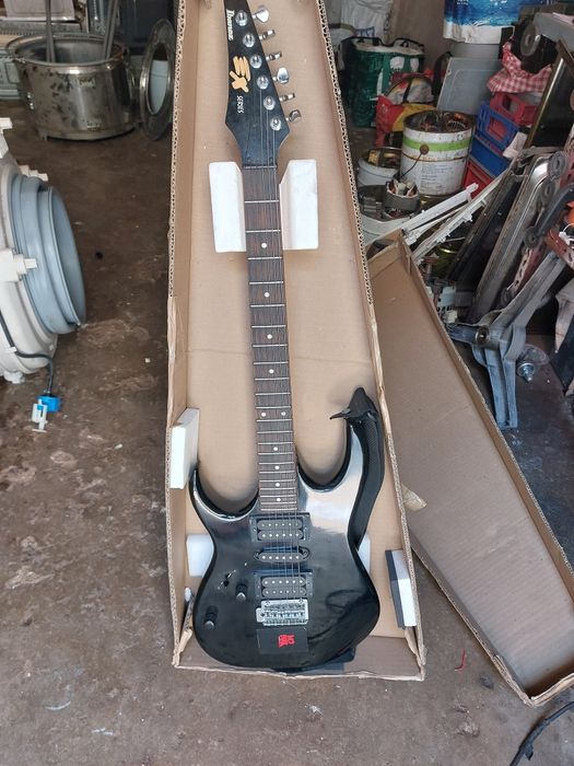 Guitarra Ibanez   preta