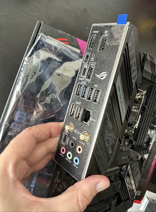 Материнська плата Asus ROG strix B560 - F Gaming WIFI