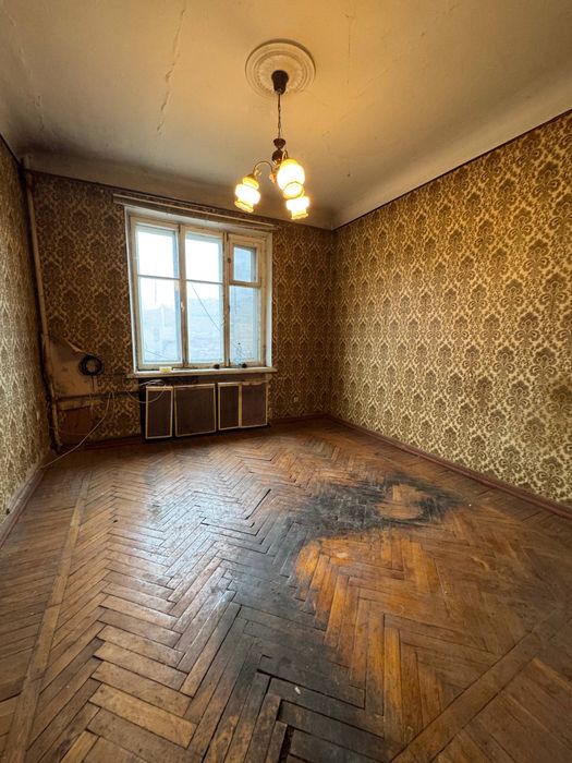 Трикімнатна сталінка в центрі