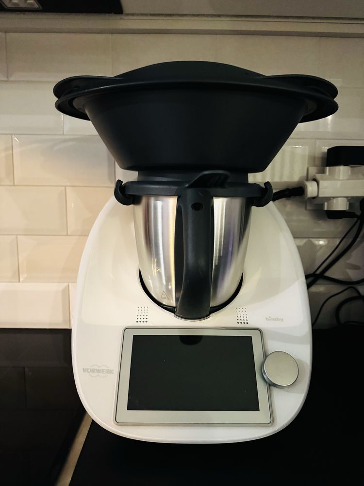 TM6 em funcionamento perfeito com varios acessorios e copo extra