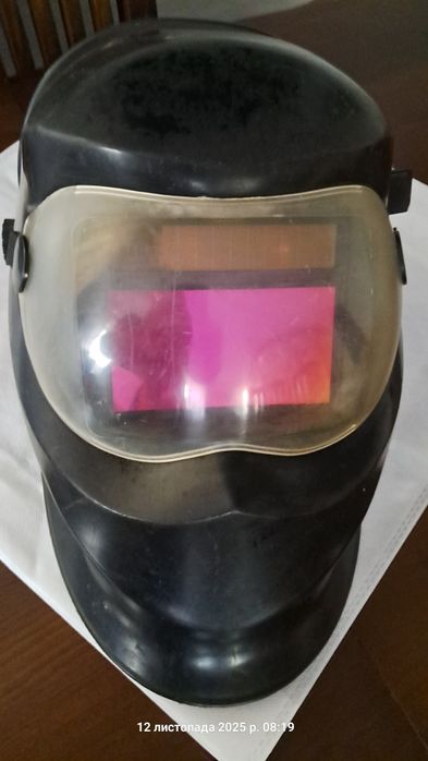 Маска зварювальна. Б/у. Без ушкоджень.