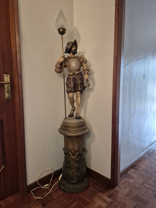 Estátua Vintage com Luz