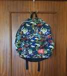 Mochila colorida para criança ou jovem. Nova