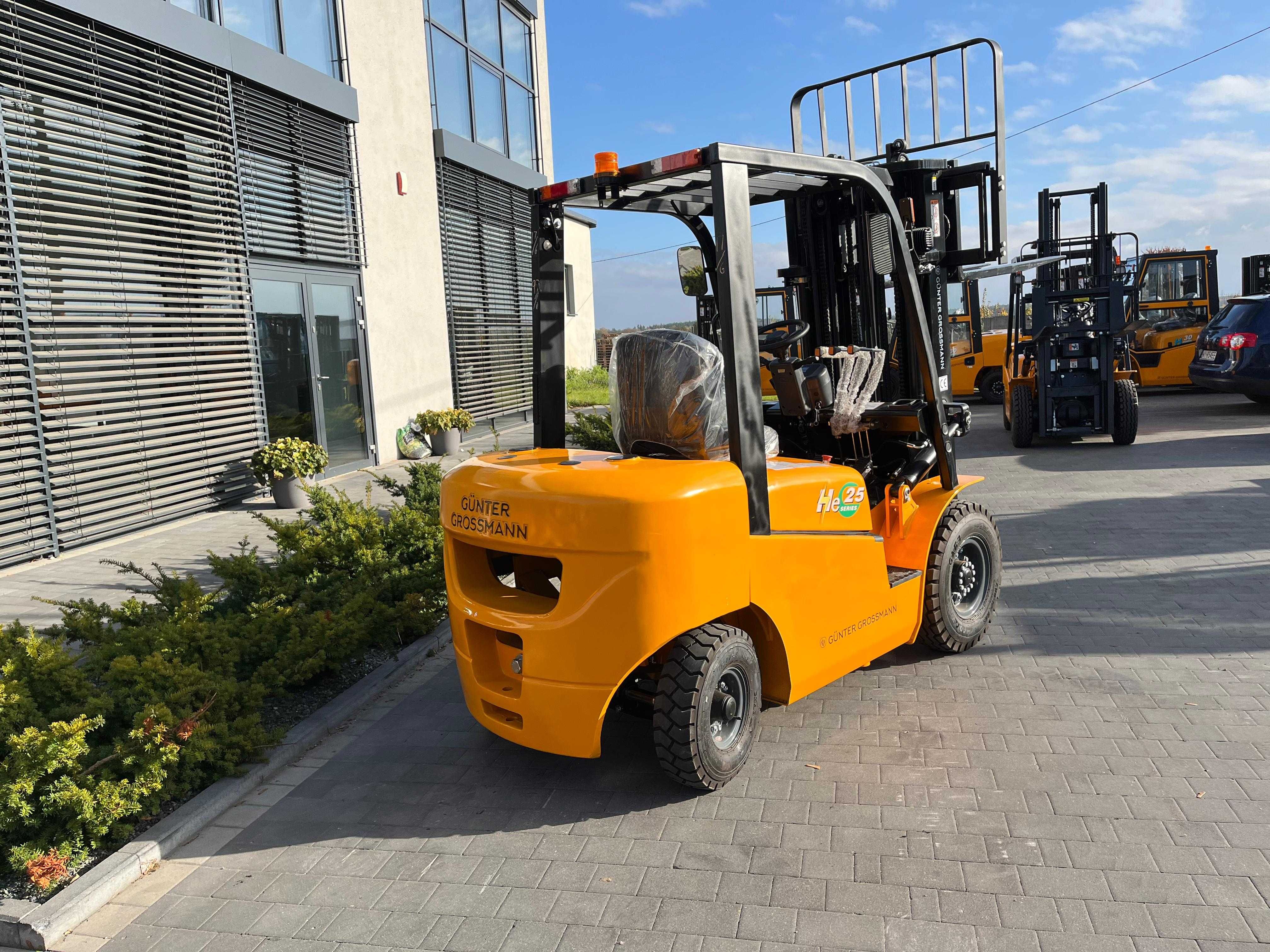 Nowy wózek widłowy Gunter Grossmann 2,5T triplex. Elektryk